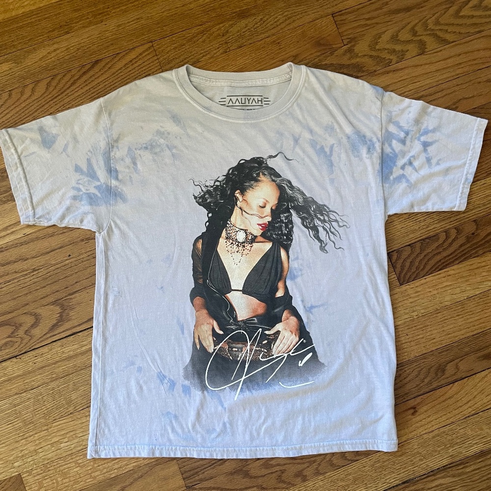 Official Aaliyah Tie Dye T-Shirt. Size Is A Small